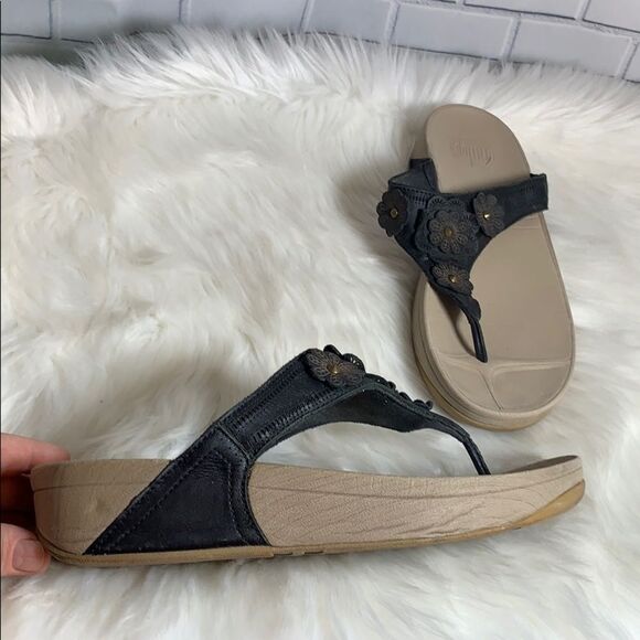 FitFlops Black Flower Leather Thongs Size 10 - Picture 1 of 6